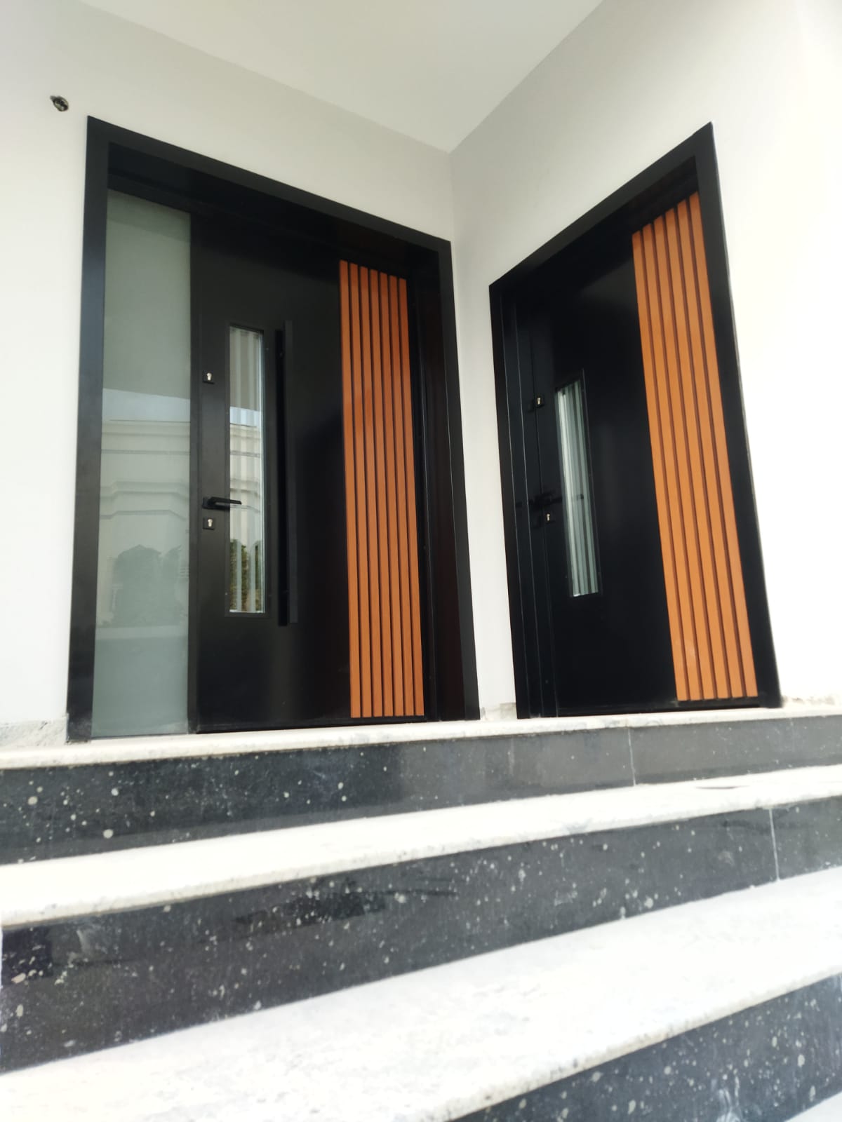 Aluminium composite panel door