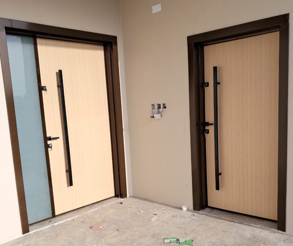 Aluminium composite panel door