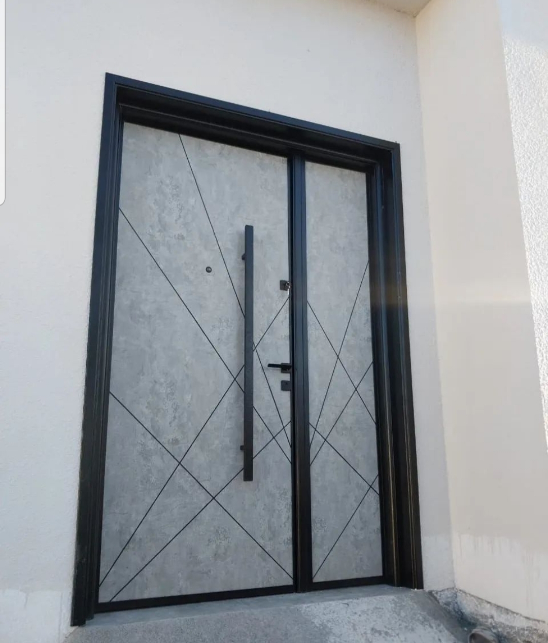 Aluminium composite panel door