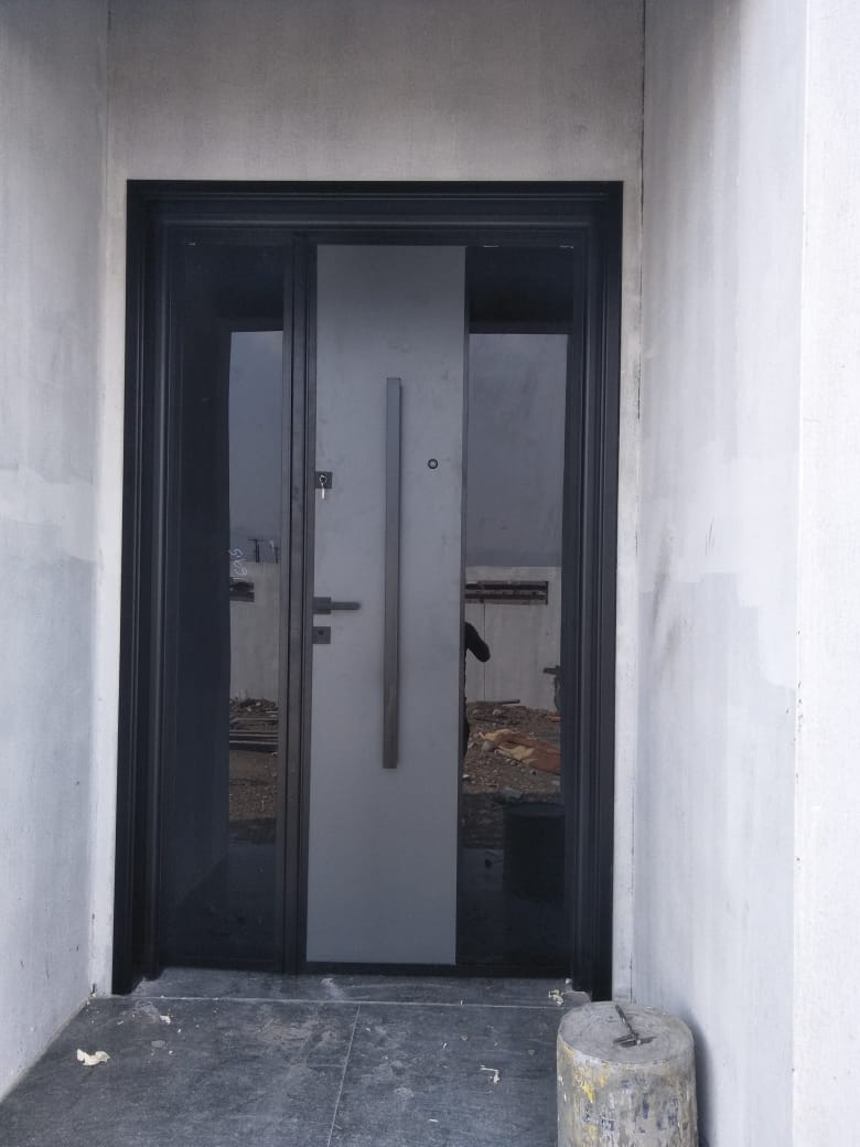 Aluminium composite panel door