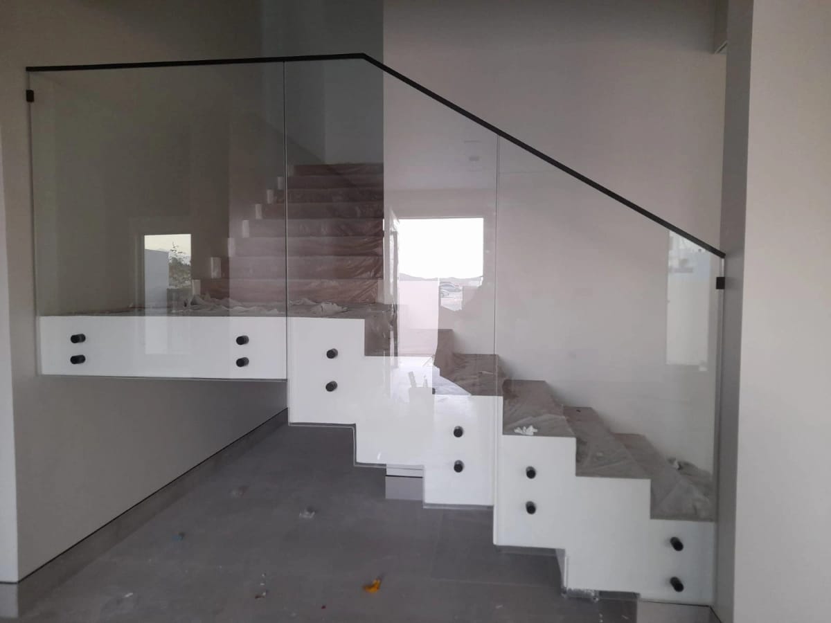 Glass railing